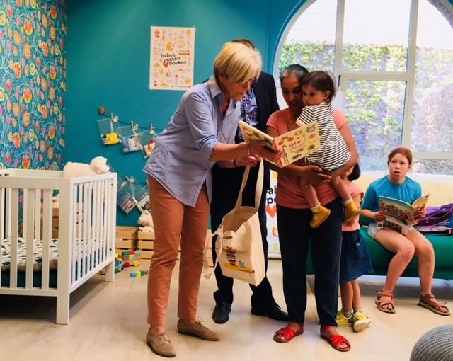 Schepenen Bibliotheek en Welzijn tijdens bibfeest Lier Bib voor iedereen feest, schepenen Lier