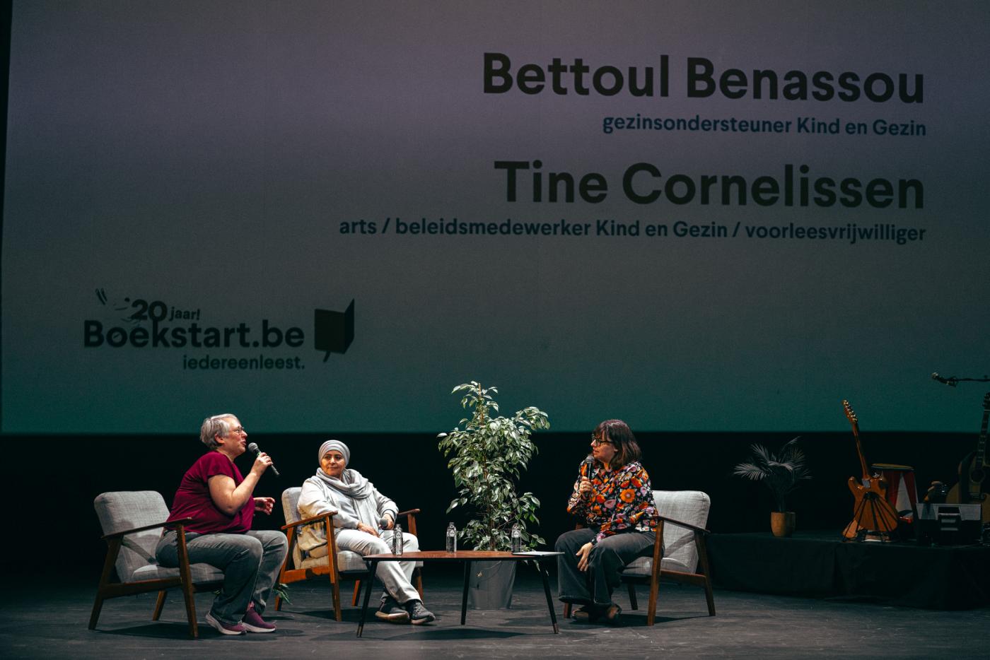 Bettoul Benassou en Tine Cornelissen bij Annelies Moons